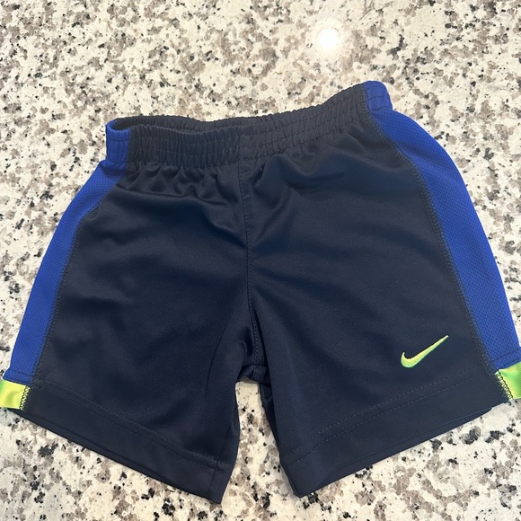NiKE BOYS DRi-FiT SHORTS // 4T (GREY & BLACK/WHiTE) & 3T (BLUE & YELLOW) - Picture 5 of 10